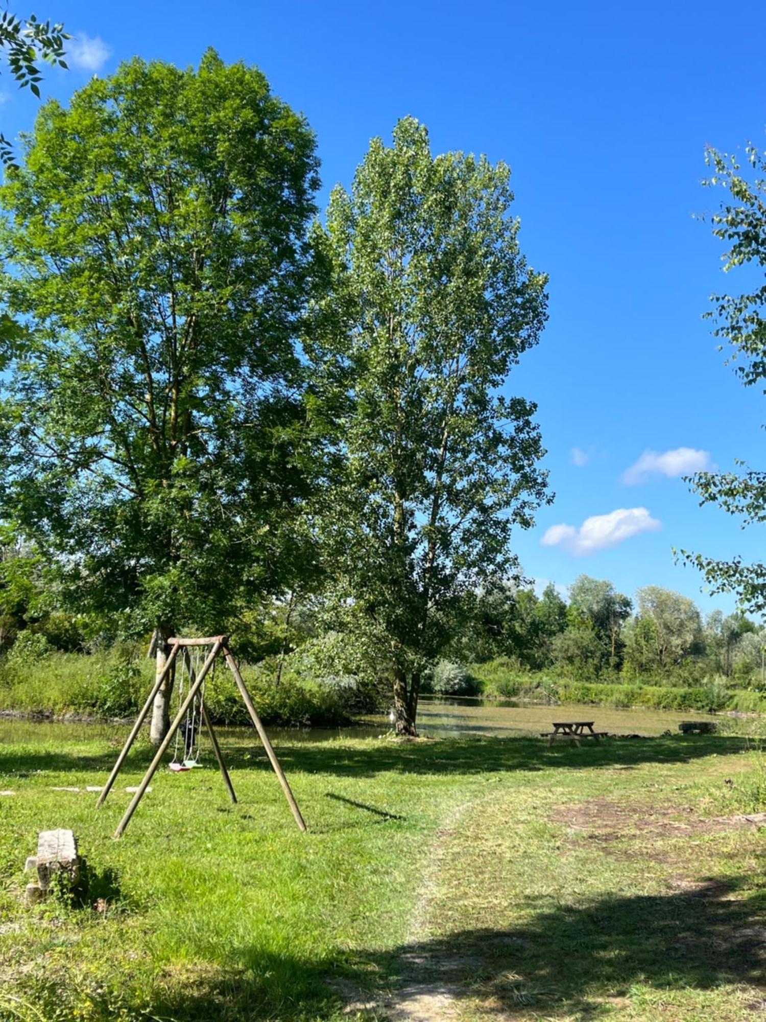 ホテル Tipi Du Pied De Loup Clérey エクステリア 写真